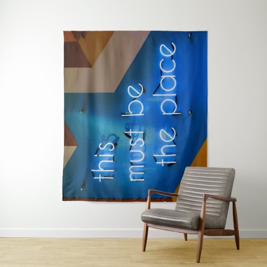 Dit moet de plaats zijn waar NEON Sign Funny Wandkleed (In situ)