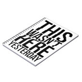 Dit was er gisteren niet - Reality Glitch Notitieboek (Linkerzijde)