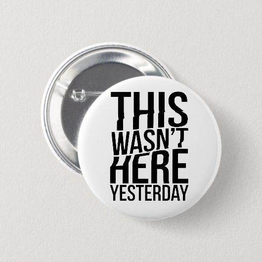 Dit was er gisteren niet - Reality Glitch Ronde Button 5,7 Cm (Voorkant /achterkant)