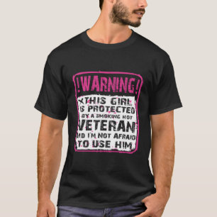 Dit wordt beschermd door een hete veteraan vriend t-shirt