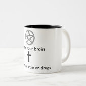 Dit zijn jullie hersenen (Pentacle) Dit is jullie  Tweekleurige Koffiemok (Voorkant rechts)