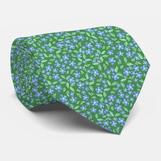 Ditsy Bright Blue Periwinkles op Green Floral Stropdas (Opgerold)