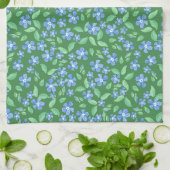 Ditsy Bright Blue Periwinkles op Green Floral Theedoek (Gevouwen)