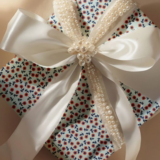 Ditsy Coral Daisies – Mini Floral Seamless Pattern Cadeaupapier