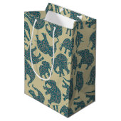 Ditzy Paisley Olifanten op Beige Medium Gift Bag Cadeauzakje (Voorkant Gekanteld)