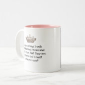 "Diva Kat met Tiara" Verwacht service - NU! Tweekleurige Koffiemok (Voorkant links)