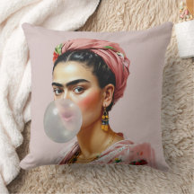 Diva met bloemensjaal blazen bubble gum
