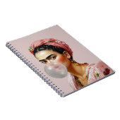 Diva met bloemensjaal blazen bubble gum notitieboek (Rechterzijde)
