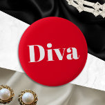 Diva Opera zanger performer muziek thema Ronde Button 5,7 Cm<br><div class="desc">Omarm je diva-heid met deze coole en eigenzinnige knop,  die het woord Diva in het wit op rood heeft. Een ideaal nieuwigheidscadeau voor de sterzanger,  operazanger,  primadonna of theateracteur.</div>