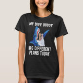 Dive Buddy has different plan Scuba Diving Shark S T-shirt (Voorkant)