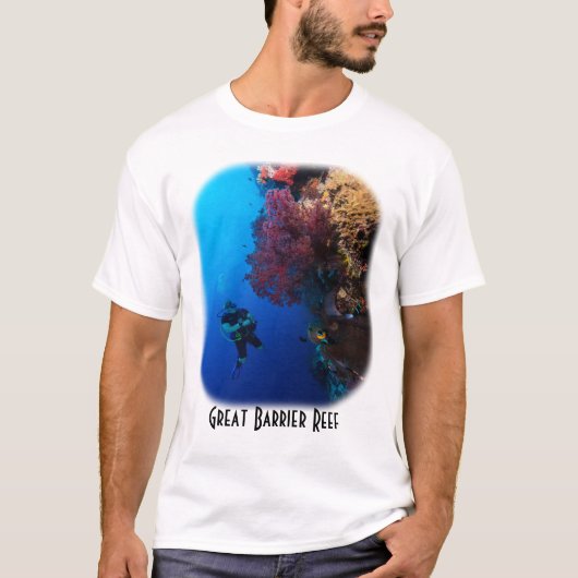 Diver en zacht koraal op het Great Barrier Reef T-shirt (Voorkant)