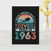 Diver, geboren in 1965 60th Birthday Diving Gift D Kaart (Gele Bloem)