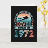 Diver, geboren in 1972 50th Birthday Diving Gift D Kaart (Gele Bloem)