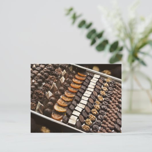 Diverse ambachtelijke chocoladespralines briefkaart (Staand voorkant)