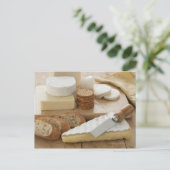 Diverse kazen en brood op tafel briefkaart (Staand voorkant)