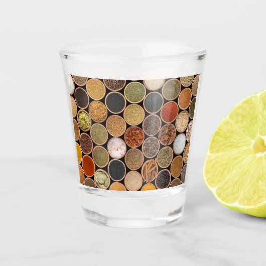 Diverse specerijen en voedselingrediënten shot glas (Voorkant)