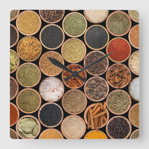 Diverse specerijen en voedselingrediënten vierkante klok