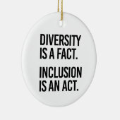 Diversiteit is een feit Inclusie is een daad Keramisch Ornament (Rechts)