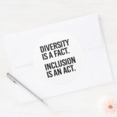 Diversiteit is een feit Inclusie is een daad Ronde Sticker (Envelop)