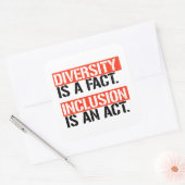 Diversiteit is een feit Inclusie is een daad Vierkante Sticker (Envelop)
