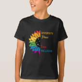 Diversiteit Vrede Equity Liefde Inclusie – Rainbow T-shirt (Voorkant)