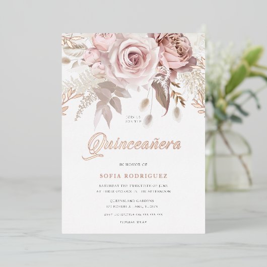 Divine Roos Gold Blush Floral Quinceanera Folie Uitnodiging (Staand Voorkant)