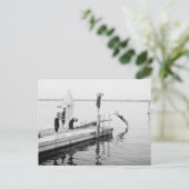 Diving Off the Pier, 1904 Briefkaart (Staand voorkant)