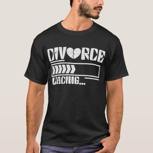 Divorcee Loading Funny, gescheiden vrouw T-shirt (Voorkant)