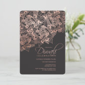 Diwali typografie van roos gouden mandala op grijs kaart (Staand voorkant)