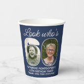 DIY Kleuren · Kijk Wie is 60 Verjaardagsfeest 2 Fo Papieren Bekers (Voorkant)