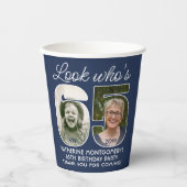 DIY Kleuren · Kijk Wie is 65 Verjaardagsfeestje 2  Papieren Bekers (Voorkant)