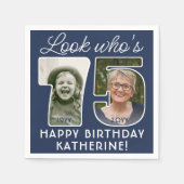 DIY Kleuren · Kijk Wie is 75 Verjaardagsfeest 2 Fo Servet (Voorkant)