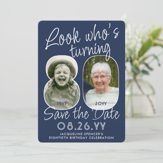 DIY Kleuren · Kijk Wie is 80 Verjaardagsfeest 2 Fo Save The Date (Staand voorkant)