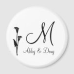 DIY Tulip logo met monogram Magneet<br><div class="desc">Eenvoudige lijntekening in zwart van tulp tegen scherpe witte achtergrond. Voeg uw monogram,  namen,  trouwdata of andere tekst eenvoudig toe aan dit ontwerp. Ideaal voor bruiloft,  decor en design met tulpthema's.</div>