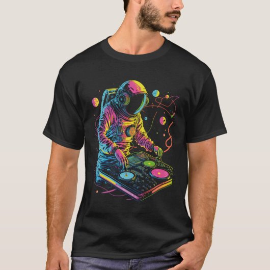 DJ Astronaut EDM Music DJing Spaceman Psytrance te T-shirt (Voorkant)