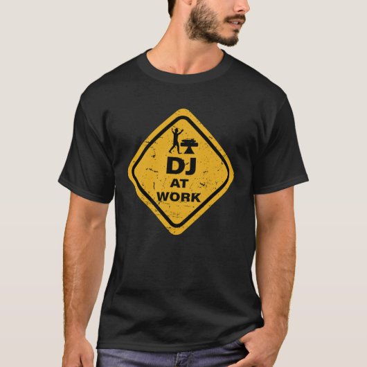 DJ At Work Elektronische Dans Muziek T-shirt (Voorkant)
