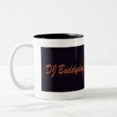 DJ buddydog banner mug Tweekleurige Koffiemok (Links)