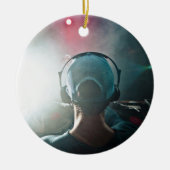 DJ dacht: Uitzicht achter dj Booth met Platenspele Keramisch Ornament (Voorkant)