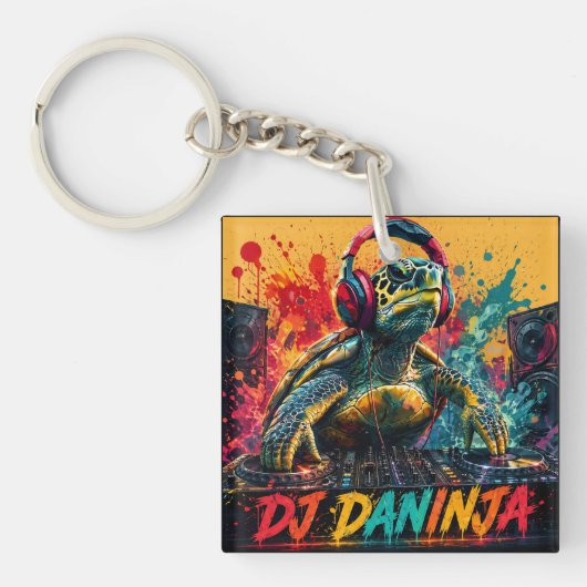 DJ DANINJA DUBBELEZIJDIG SLEUTELHANGER (Voorkant)