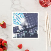 DJ die papieren servetten gebruikt (Insitu)