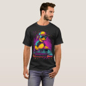 DJ Duck met hoofdtelefoon – Neon Glitch Party Vibe T-shirt (Voorkant volledig)