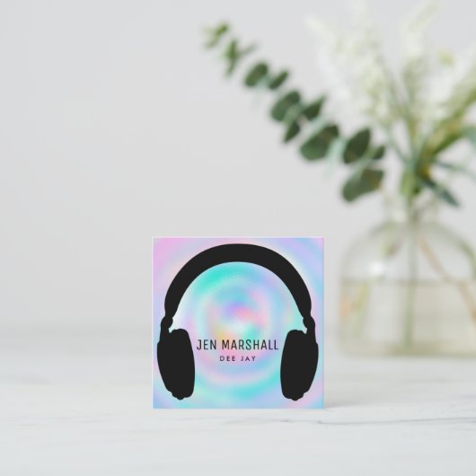 DJ hoofdtelefoon op faux holografische achtergrond Vierkante Visitekaartje (Staand voorkant)