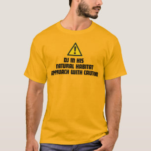 DJ in zijn natuurlijke habitat EDM Trance Techno T-shirt