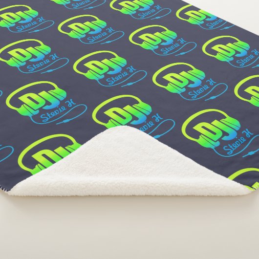DJ-koptelefoons, aangepaste naam blauwe groene muz Sherpa Deken (3/4)