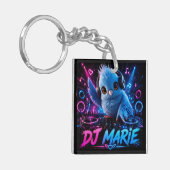 DJ MARIE DUBBELEZIJDIG SLEUTELHANGER (Voorkant Links)