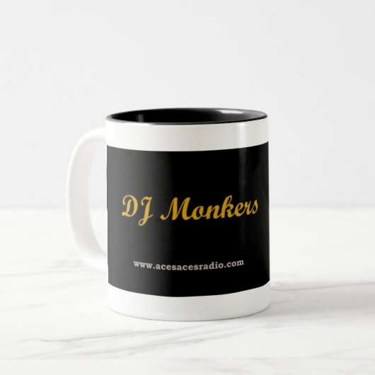 DJ Monkers Tweekleurige Koffiemok (Voorkant links)