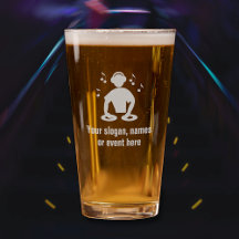 DJ op draaitafels met hoofdtelefoon en muziek jouw