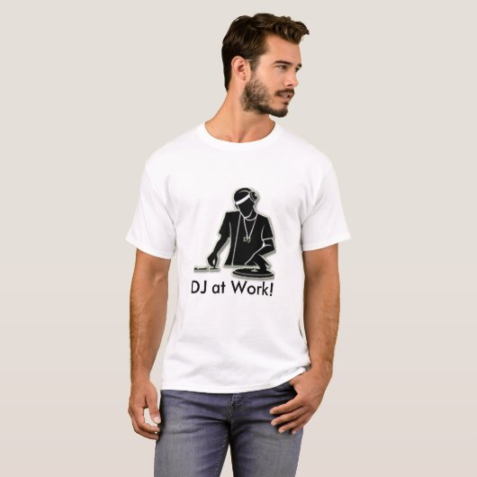 DJ op het werk! T-shirt (Voorkant volledig)