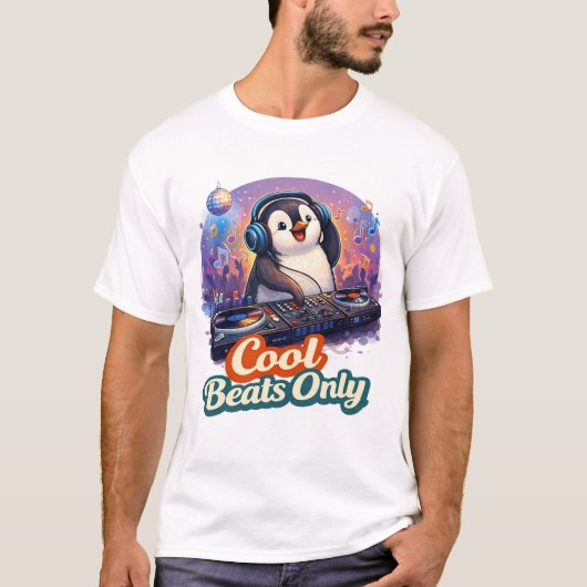 DJ Penguin Cartoon – Cool Beats Only T-shirt (Voorkant)