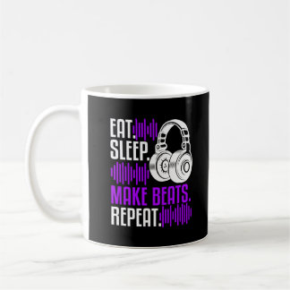 DJ Producer Eat Sleep Make slaat muziek af Koffiemok